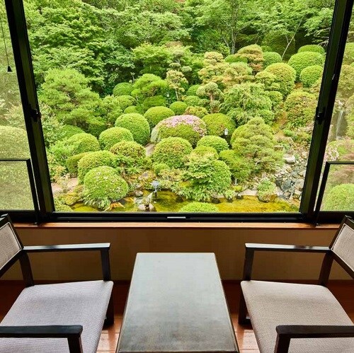 The second floor guest rooms overlook the 4500m2 garden. The start of your journey.