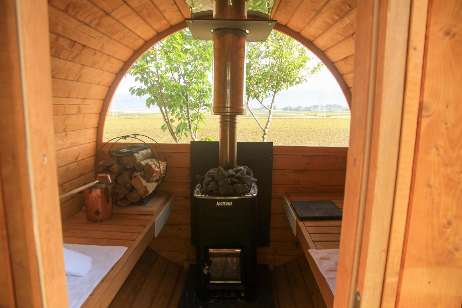 ห้องซาวน่าถังส่วนตัวพร้อมทิวทัศน์มุมกว้างของภูเขาไดคังโบ