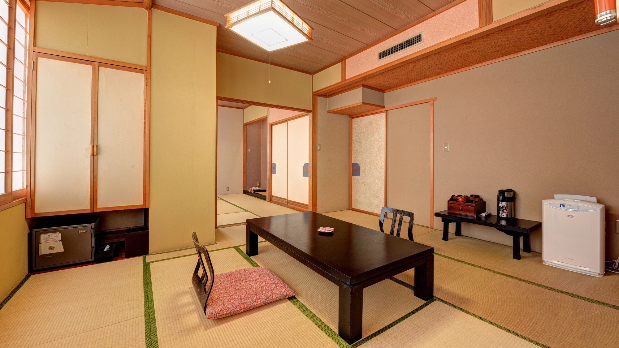 [* Main building] High floor _ Japanese-style room 8 + 6 tatami mats