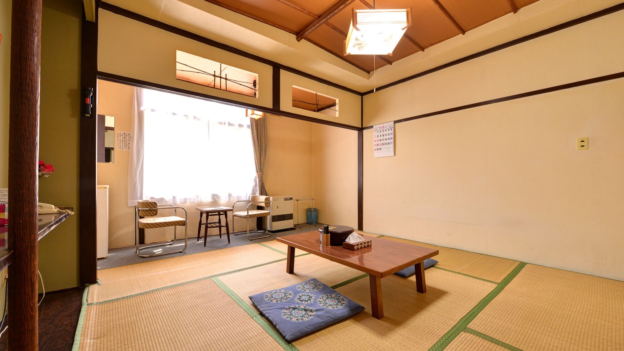 *10 tatami Japanese-style room (example of a guest room)/Enjoy a relaxing time in a room with the faint scent of tatami.