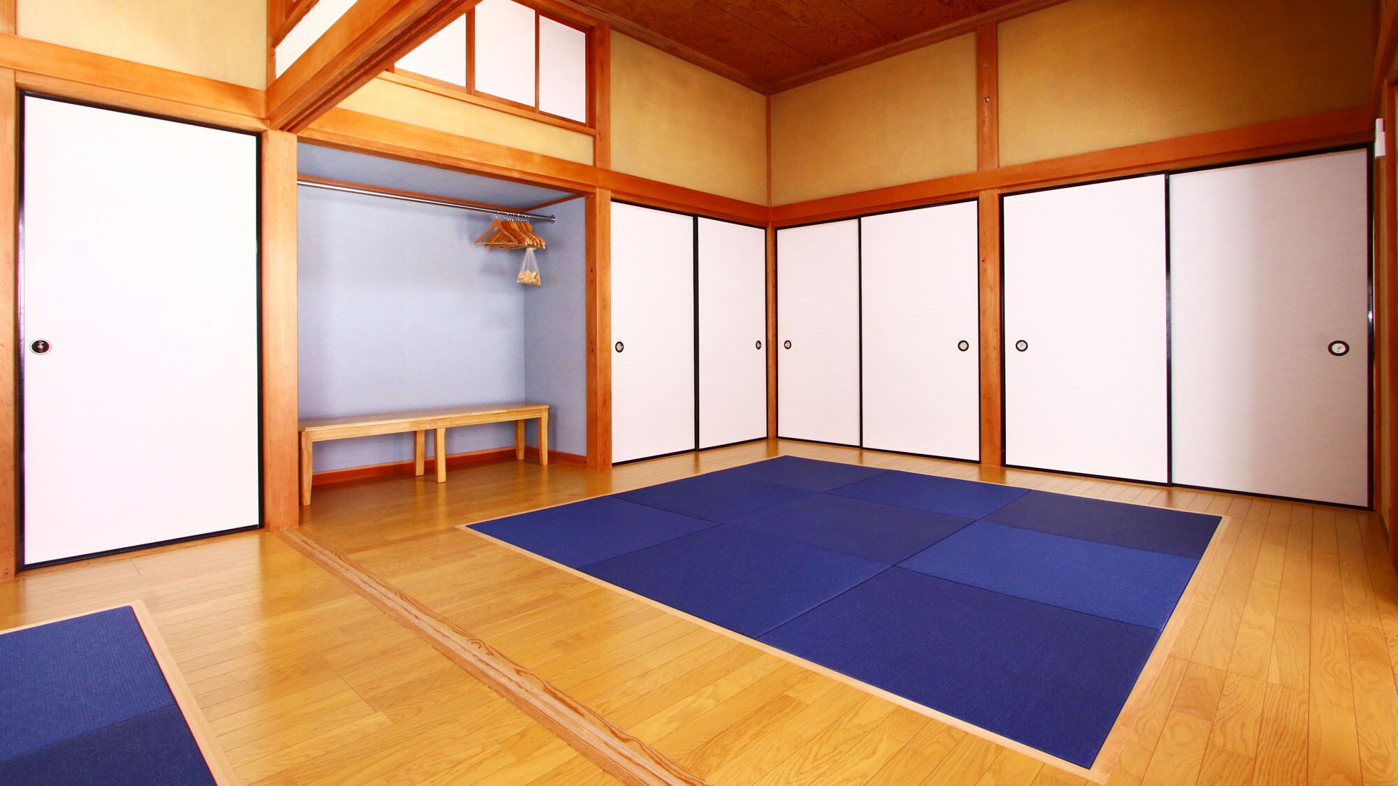 1st floor: You can lay out your futon next to the sofa room to rest.
