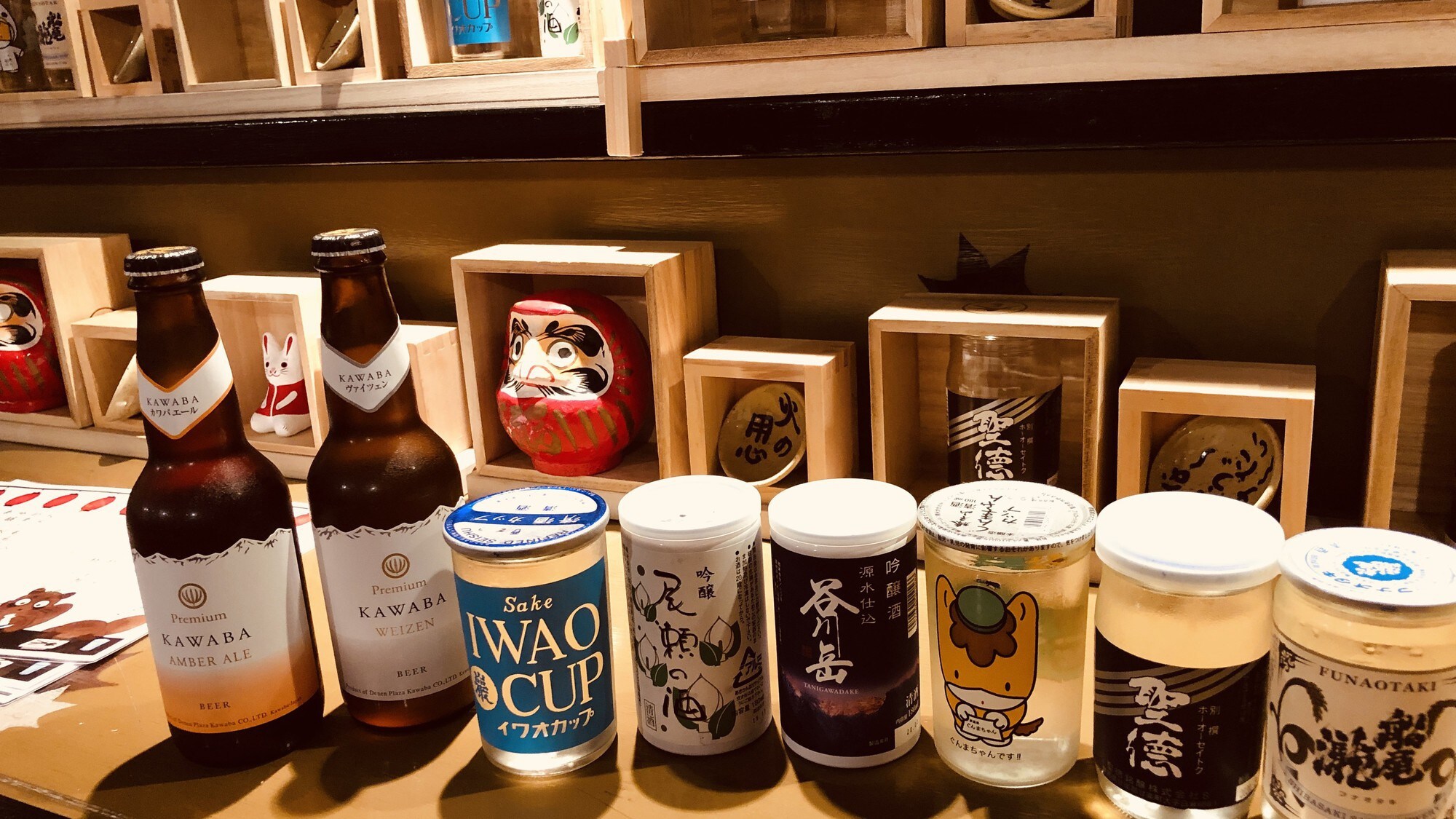 【專為飲酒者開設的酒舖吉野家商店】可隨意享用杯裝清酒及各種酒水。
