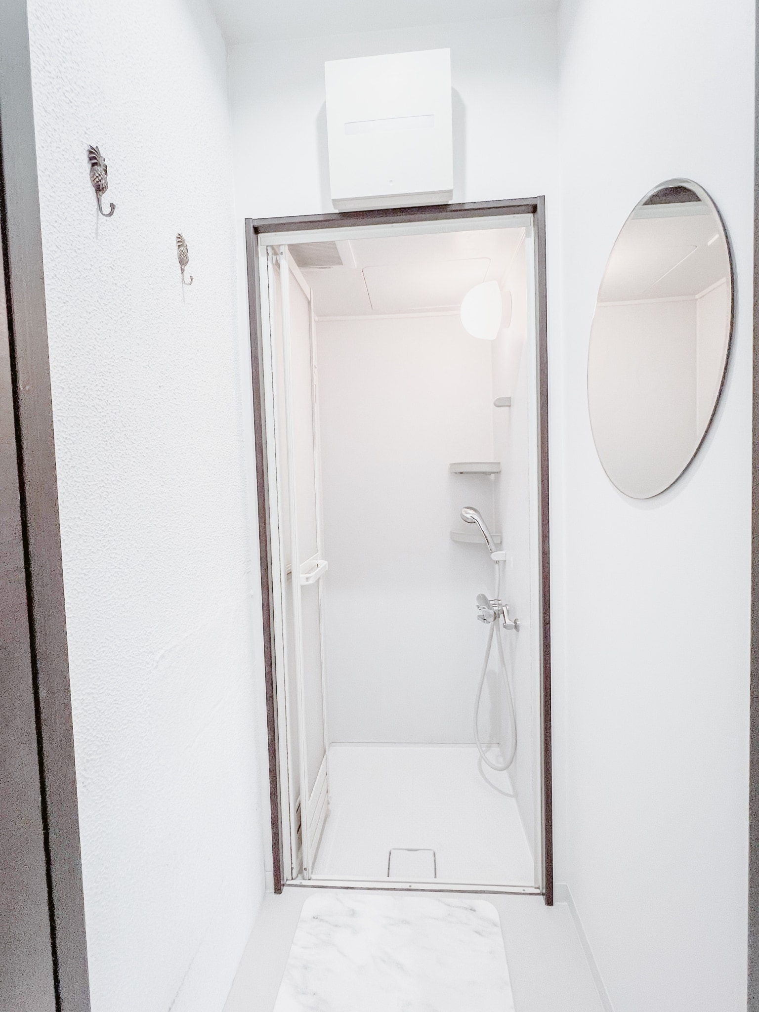 White Coral Shower Room