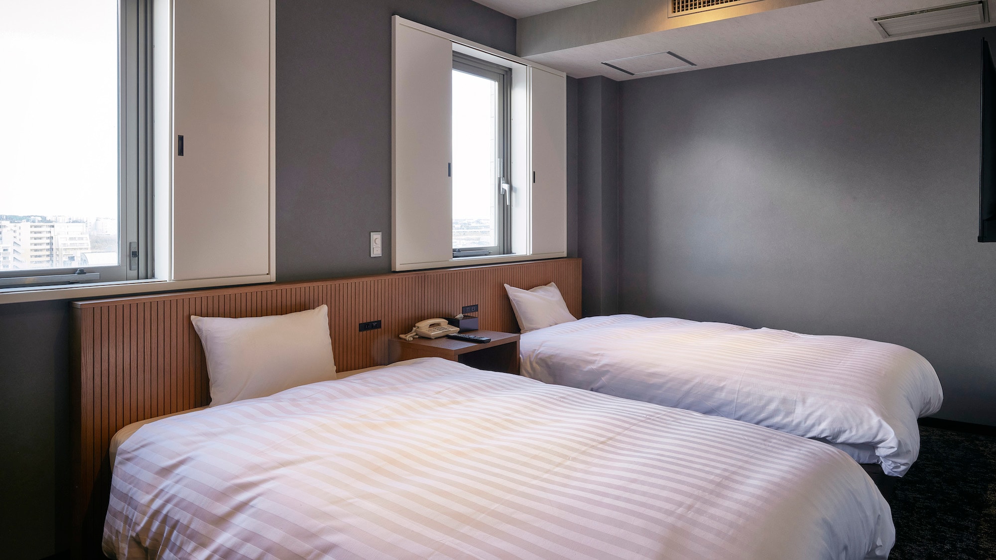 [Non-smoking] Main building twin room (24m²/semi-double bed 120cm wide x 2/capacity 1-4 people)