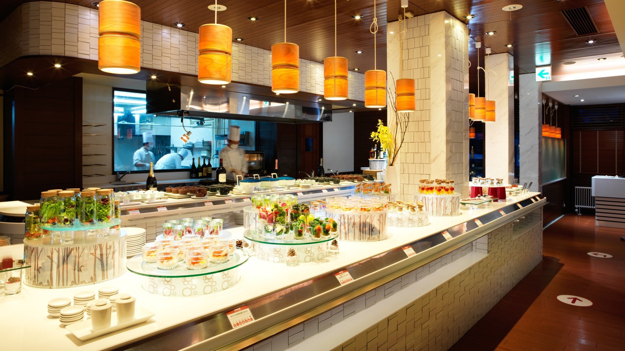 ◆ Dinner buffet example / Freshly prepared dishes are served from the open kitchen!