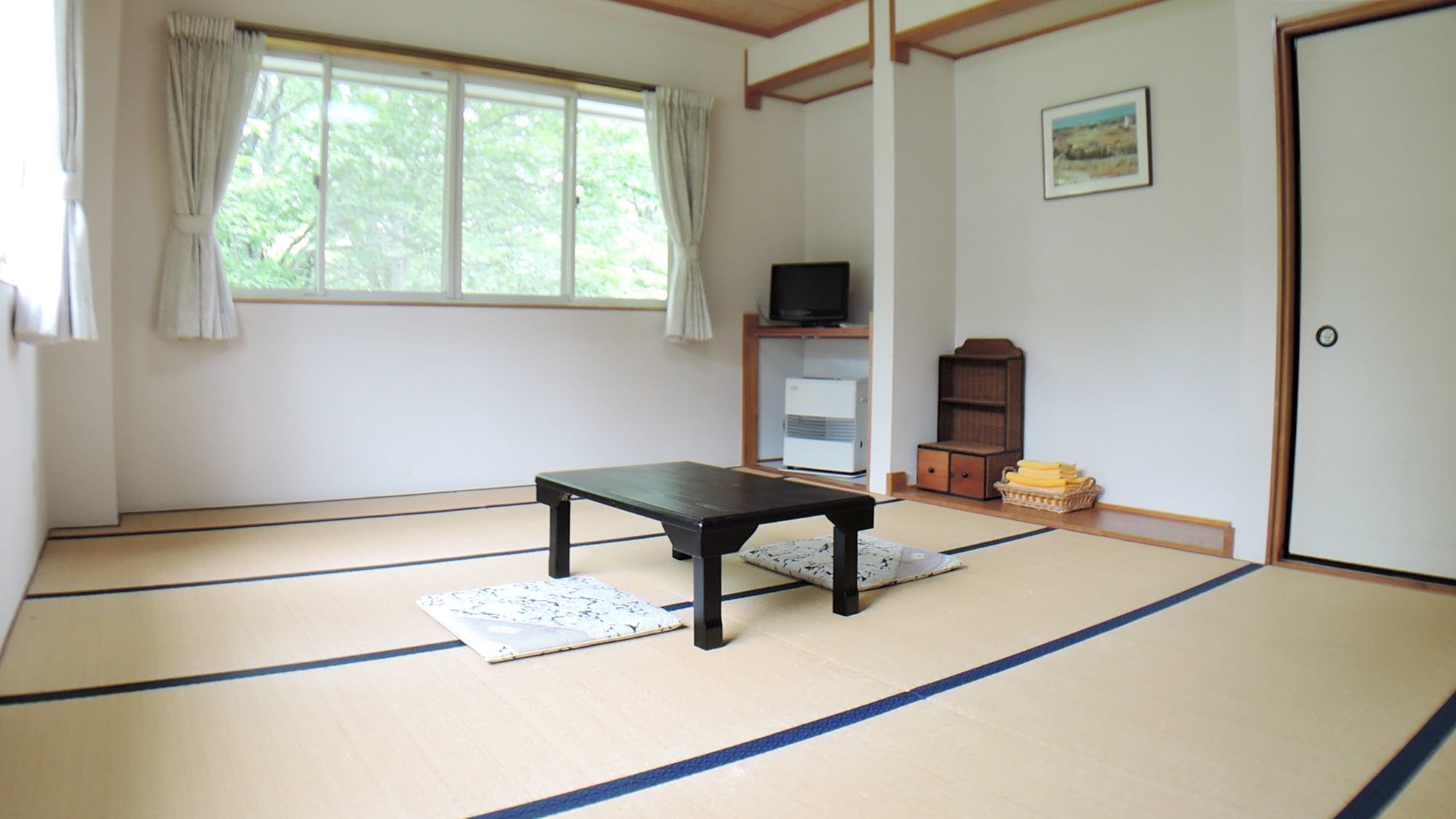 *[Example of a Japanese-style room] Please relax in a tatami room.