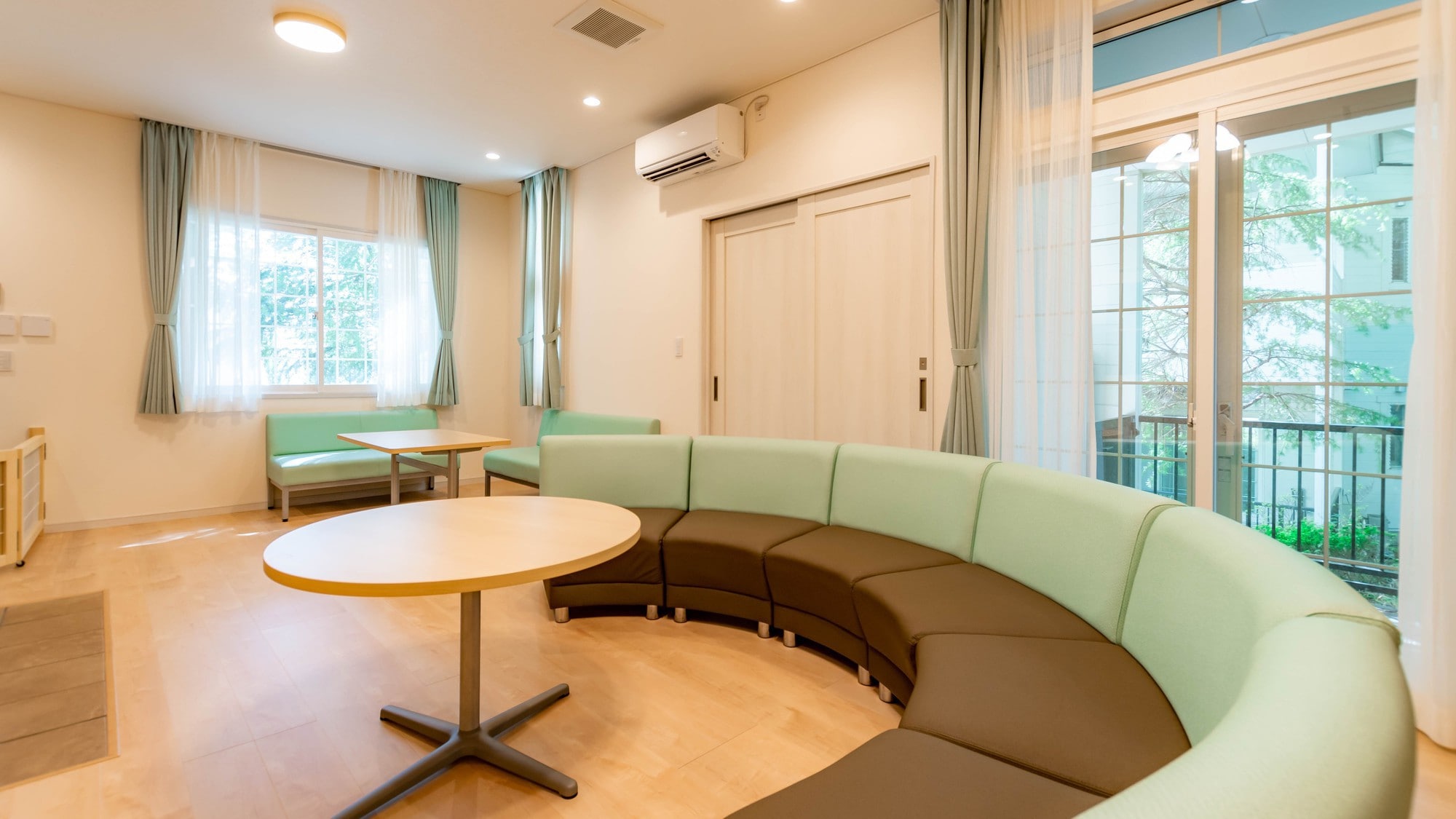 Pondok Hewan Peliharaan Deluxe_Living