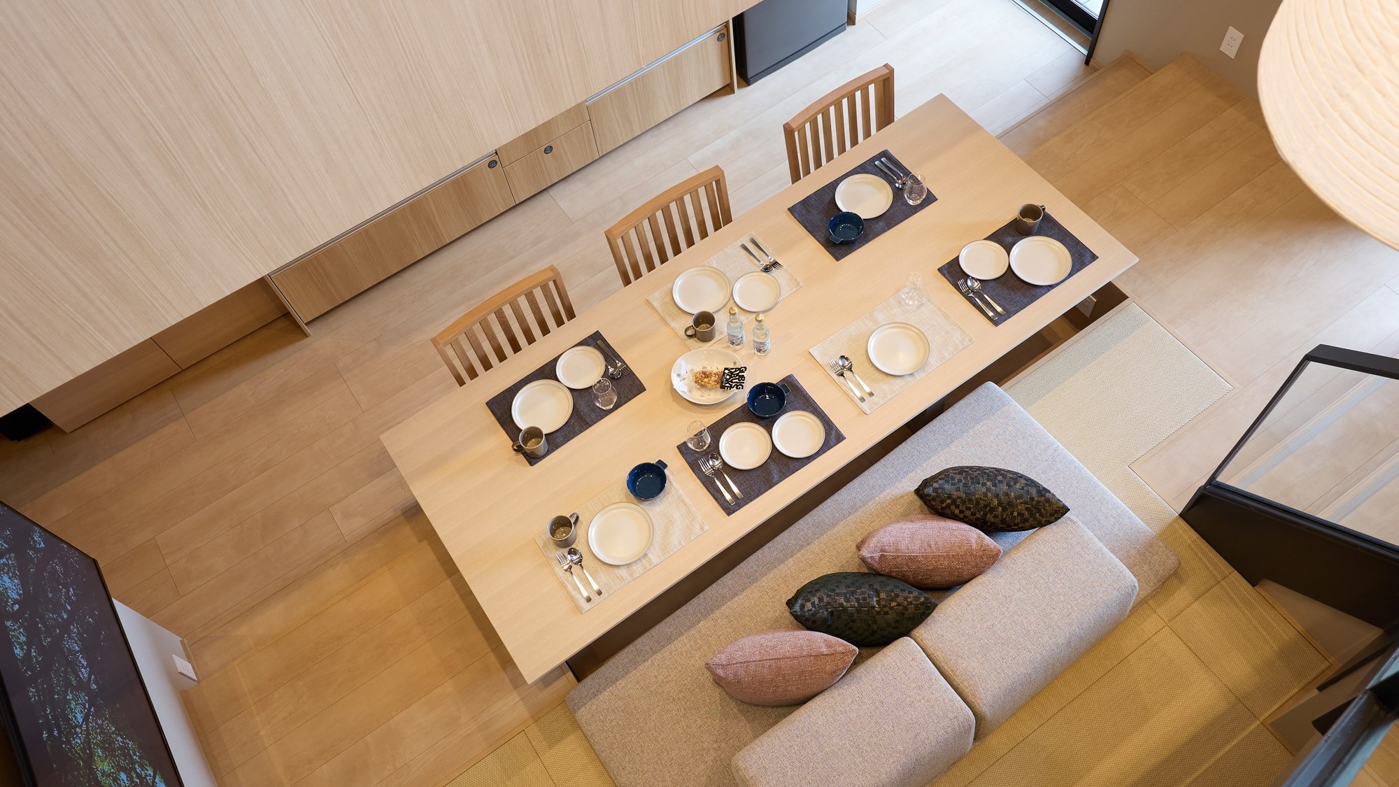 E: Dining room (image)