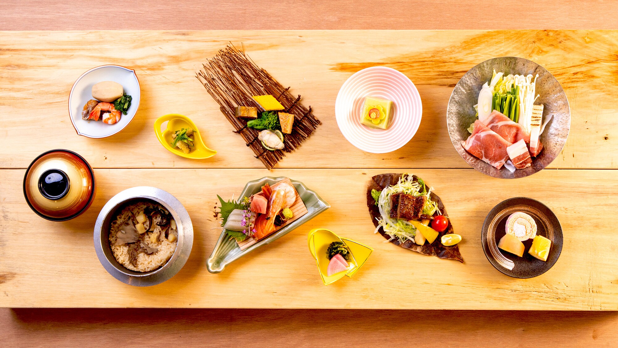[Makan malam] Contoh makan malam. Para tamu dapat menikmati masakan kaiseki yang disiapkan oleh kepala koki kami, yang memanfaatkan kualitas bahan-bahannya semaksimal mungkin.