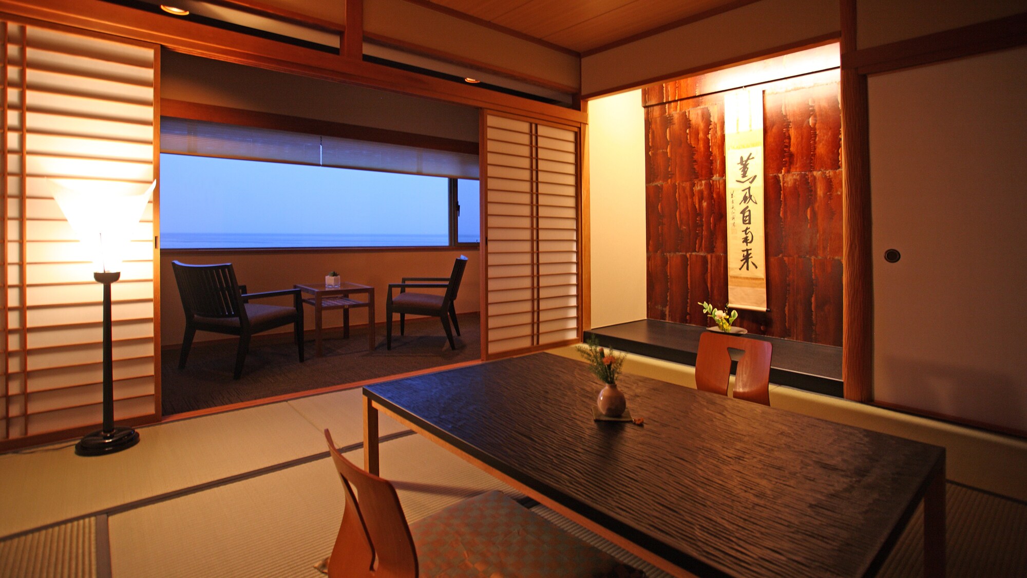 Kamar bergaya Jepang dengan pemandangan laut yang mengesankan