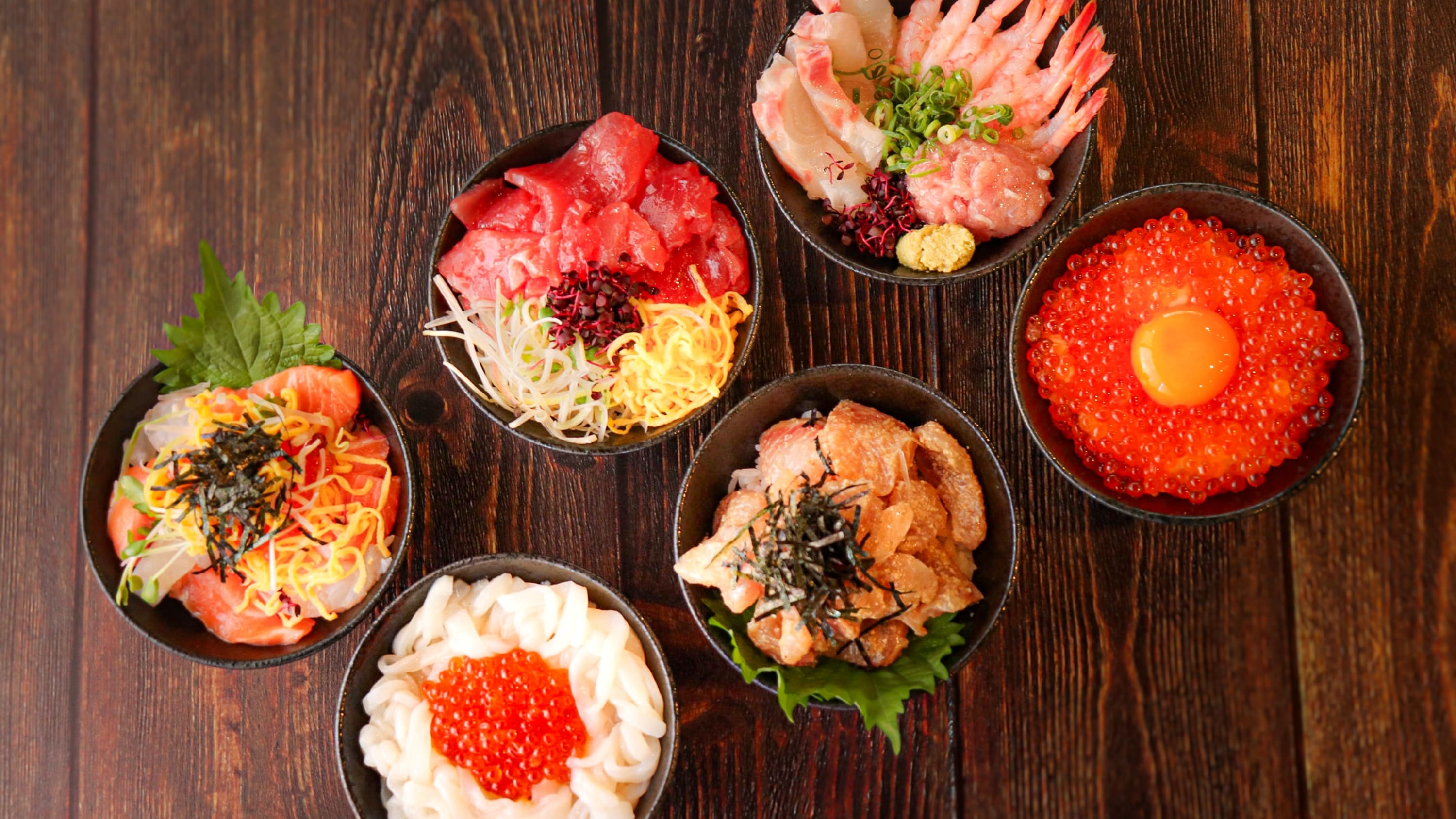 [Original seafood bowl sourced from Fukuoka Nagahama Port]