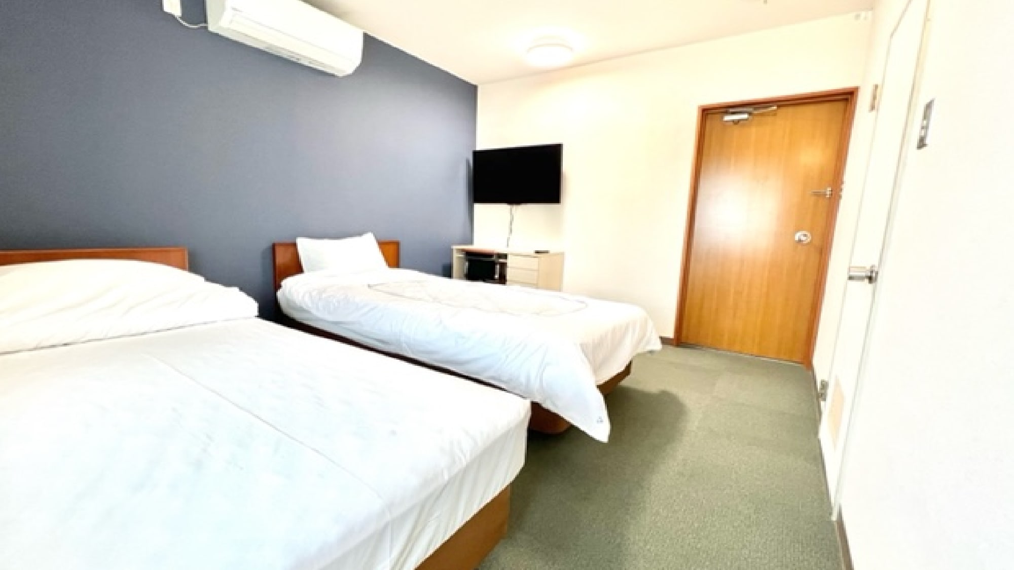 ・ Main building Western-style room with toilet