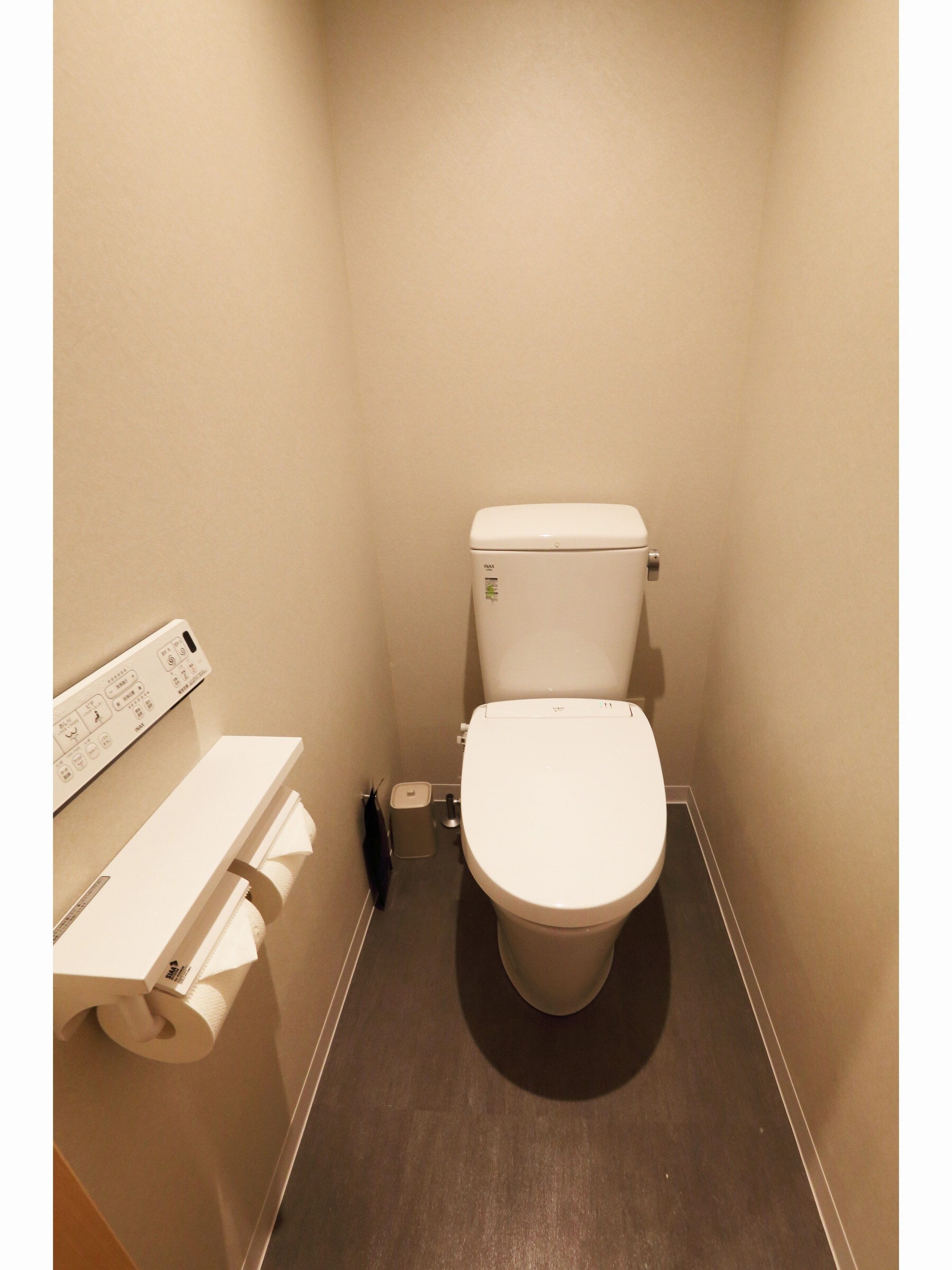 Separate bath and toilet (superior twin room, twin extra room, fourth room, king room)