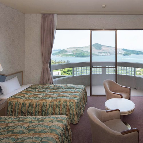 ■ [Standard Japanese-Western style room] If you wake up early, you can see the sunrise over Toba Bay♪