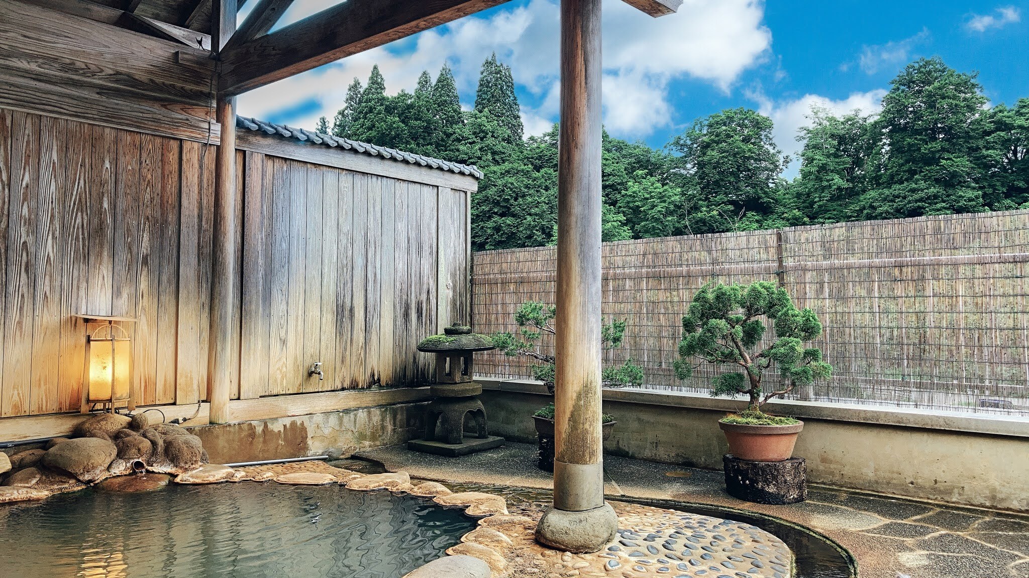 Open-air bath in the daytime