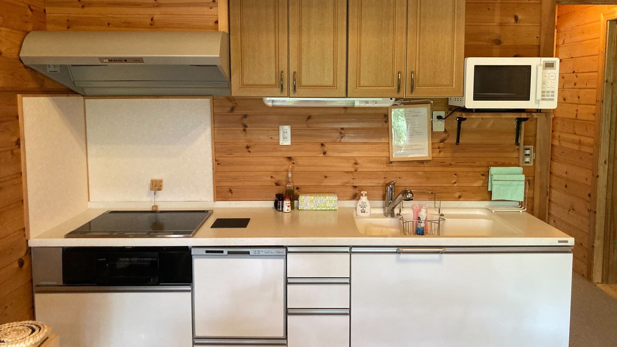 ・[Type A] The spacious system kitchen is extremely easy to use.