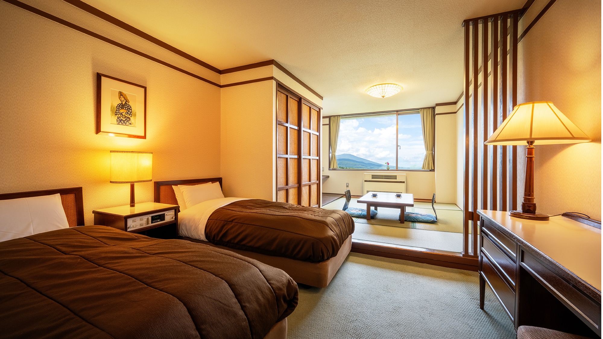 [Japanese-Western room] Twin bed + 6 tatami Japanese-style room: Ideal for those who want to stretch out and relax or those who want to sleep in a futon.