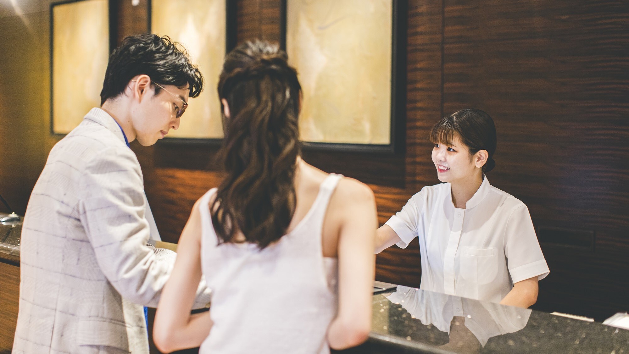 [Lobby & Front Desk]