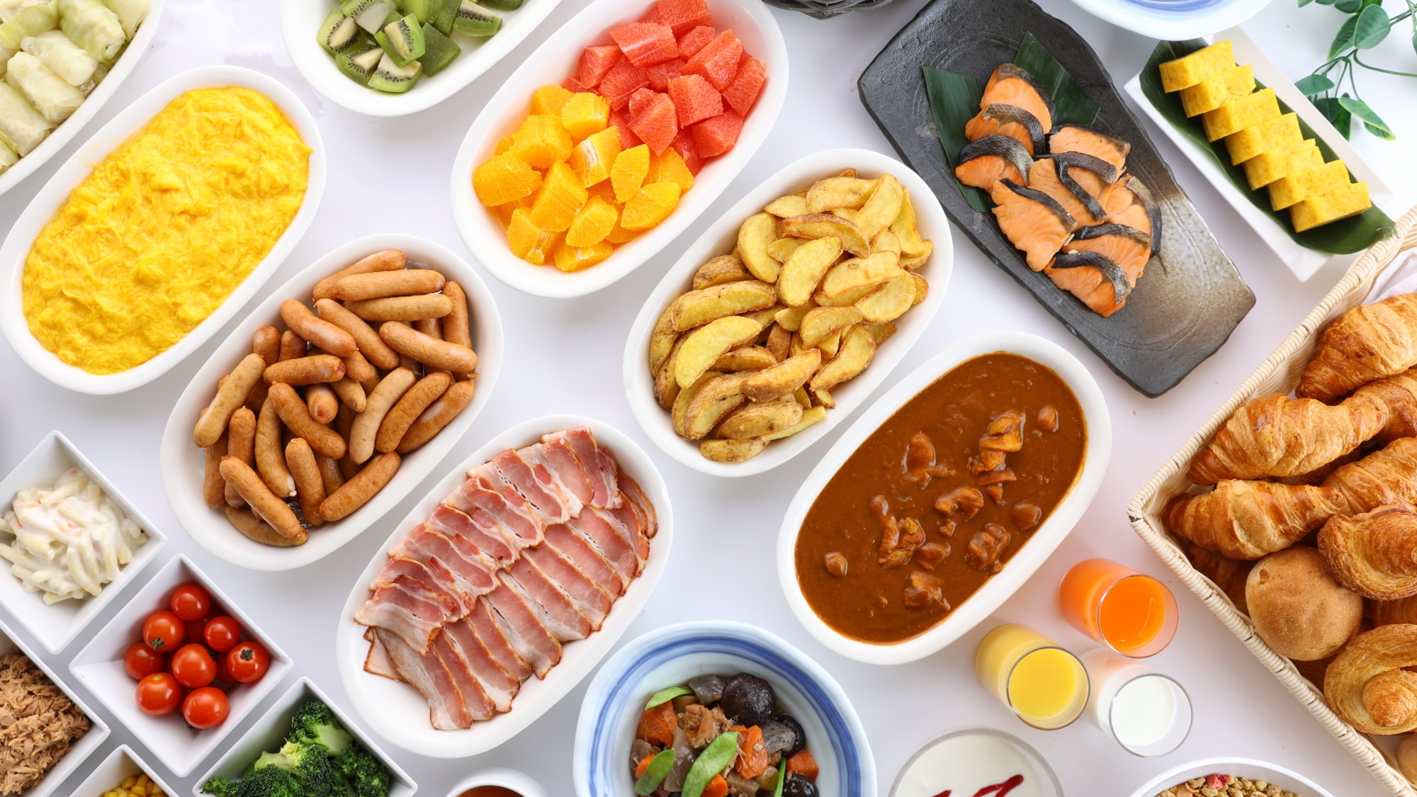 Breakfast buffet: Enjoy a variety of Japanese and Western dishes