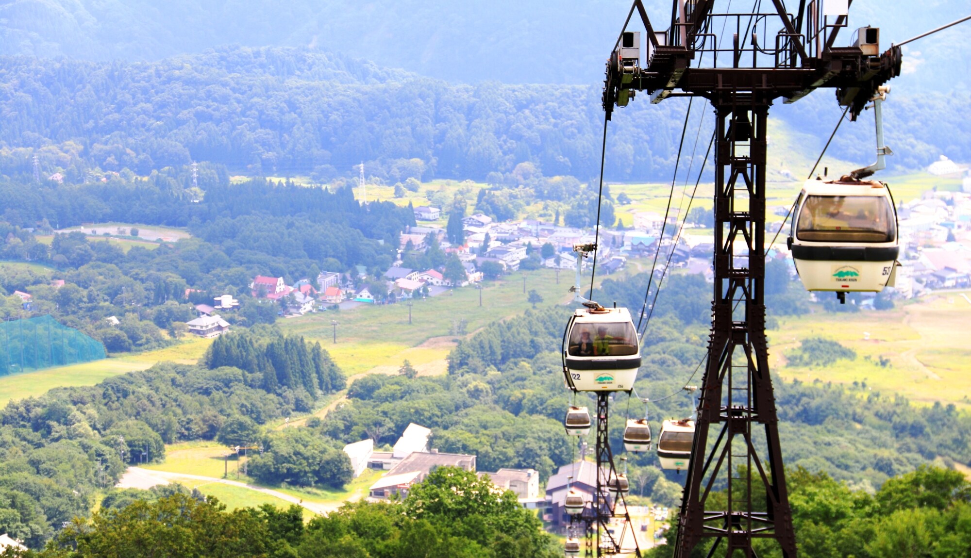 Take a hop-on hop-off to paradise above the clouds on the Tsugaike Gondola Lift!