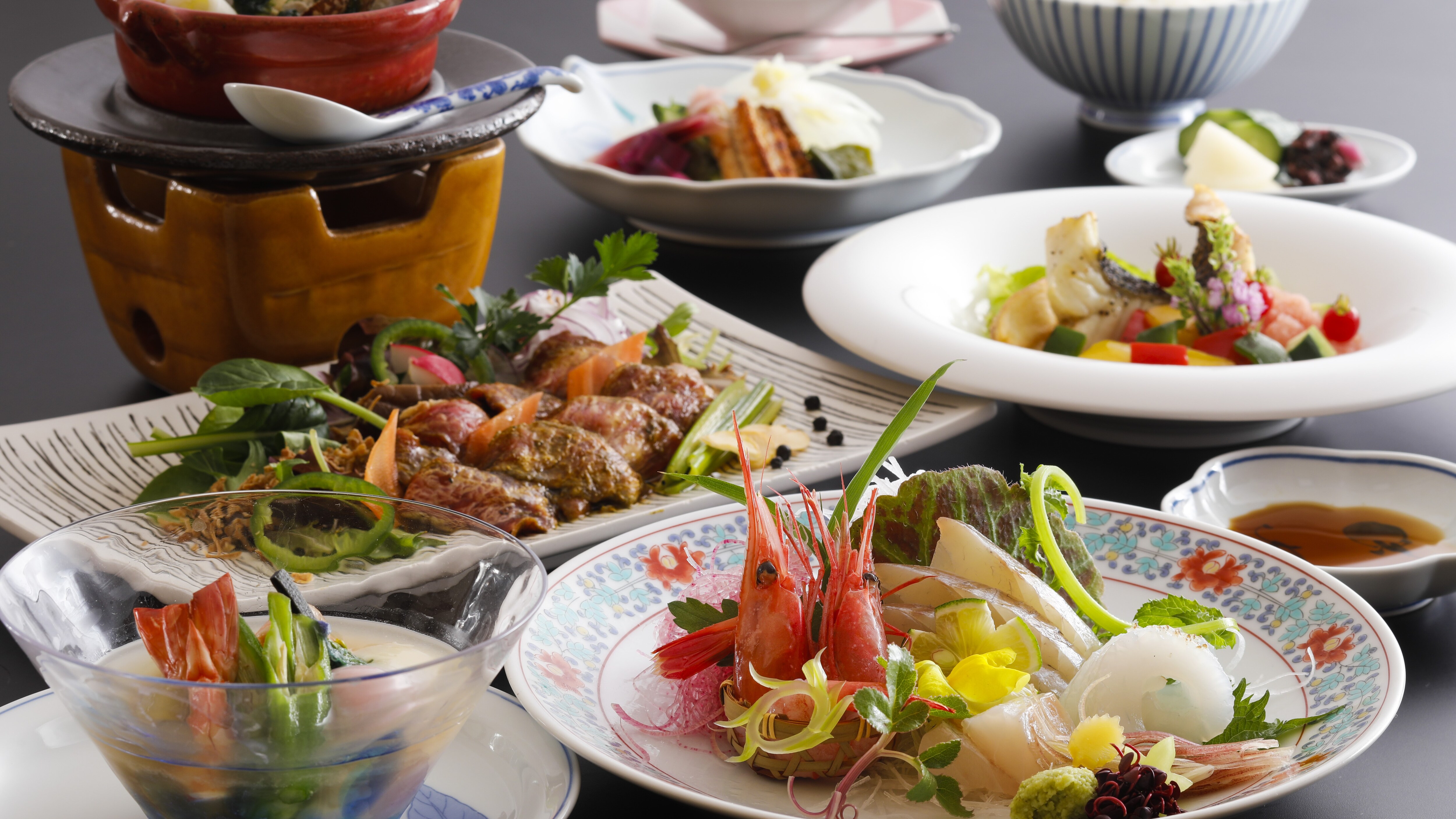 【夏日清爽夏日套餐】盡情享受夏季蔬菜、牛排、3種新鮮刺身等夏季料理！