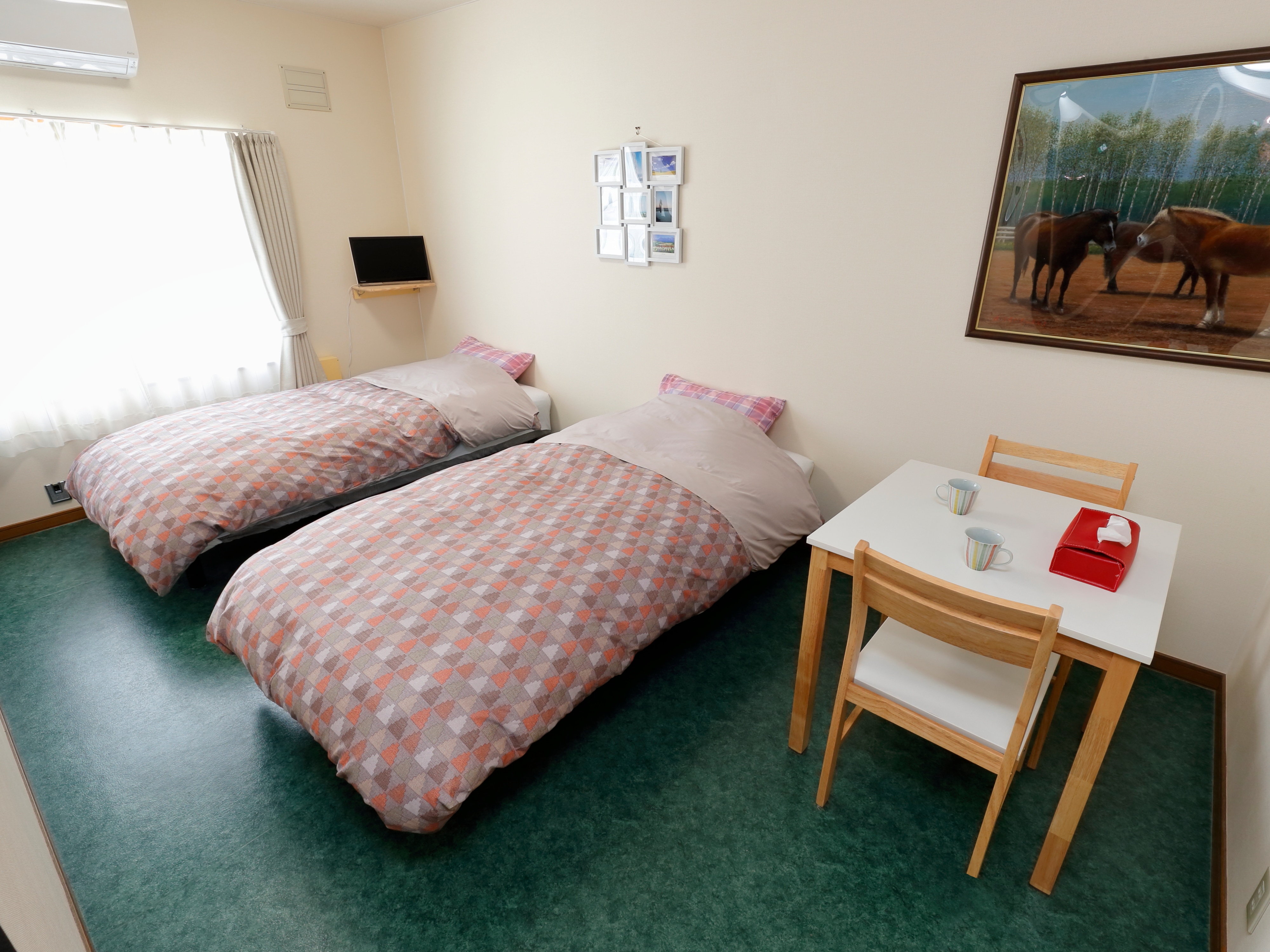 Twin room (with shower)