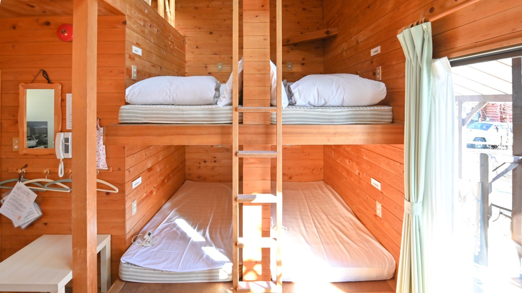 A handmade bed like a hideaway (^-^)