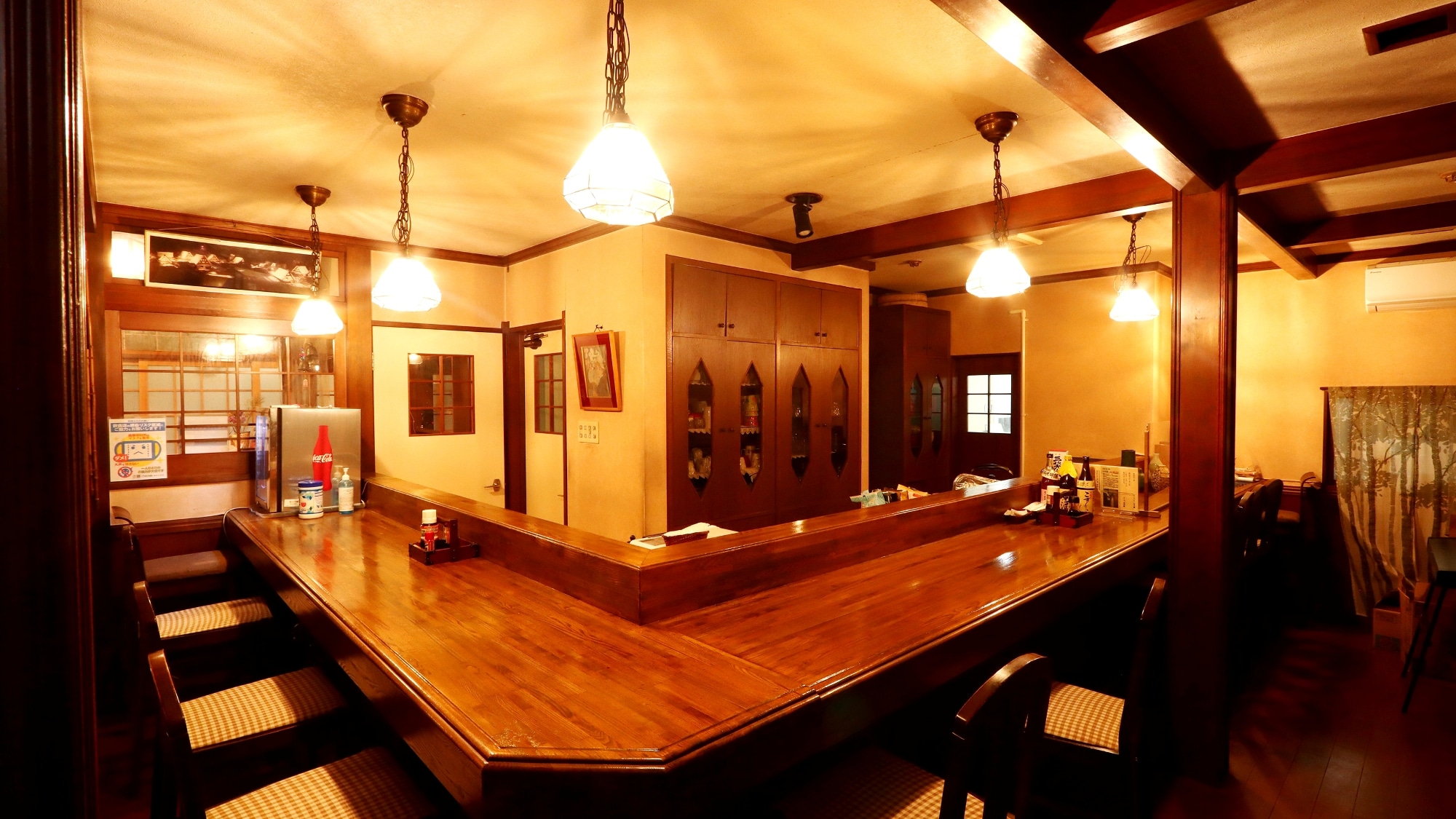 [Inside] 1st floor lounge. Slowly with your favorite liquor.
