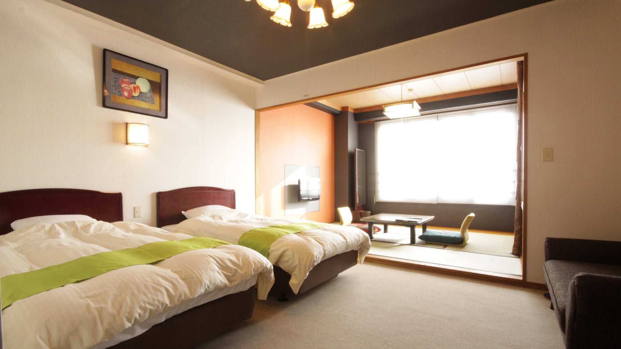 ห้องญี่ปุ่นและตะวันตกกึ่งเตียงใหญ่