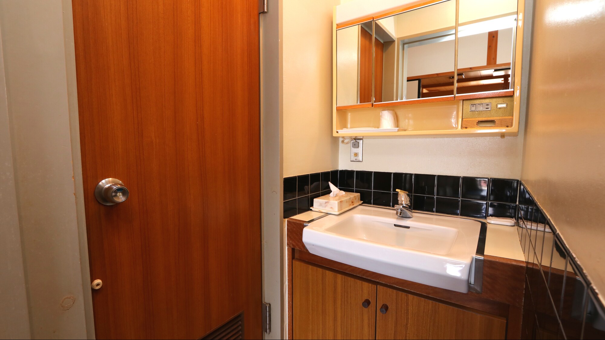 [Japanese-style room, 8 tatami mats]