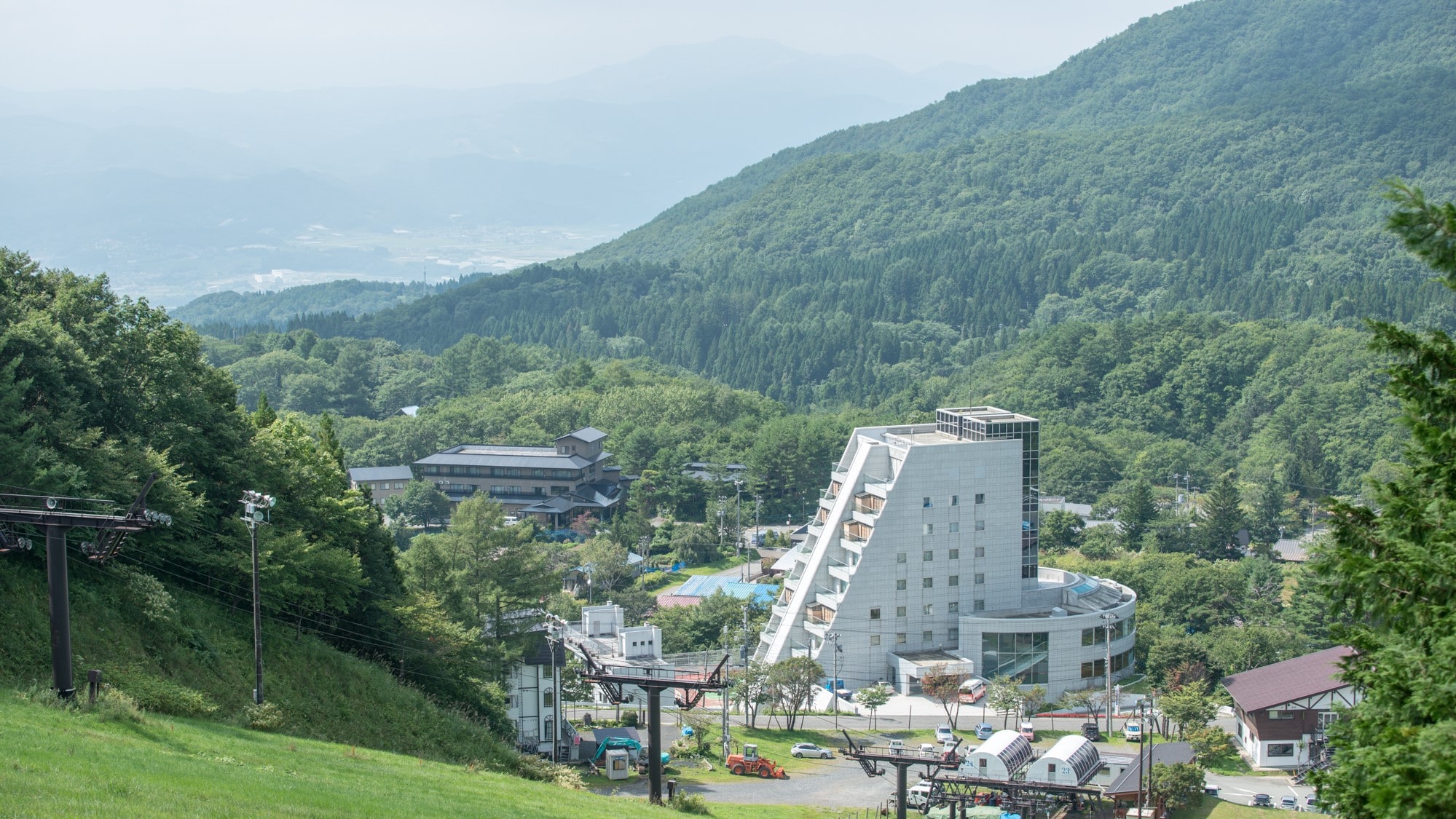 Great location overlooking Zao! The view of the upper floors is attractive. The popular spot "Zao Ropeway" is right in front of you