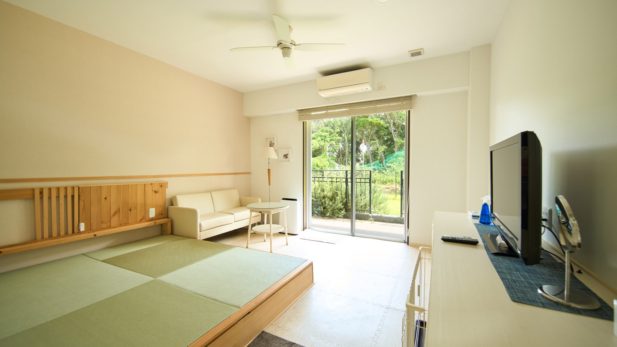 [Phòng Deluxe Twin (cho phép mang theo vật nuôi)] Đây là một trong hai phòng có sàn nâng, nơi bạn có thể ở cùng vật nuôi của mình.