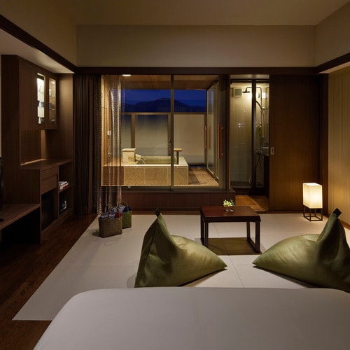 ห้องพรีเมียร์พร้อมห้องอาบน้ำพุร้อนกลางแจ้งแบบญี่ปุ่นและแบบตะวันตก [40 ตารางเมตร]
