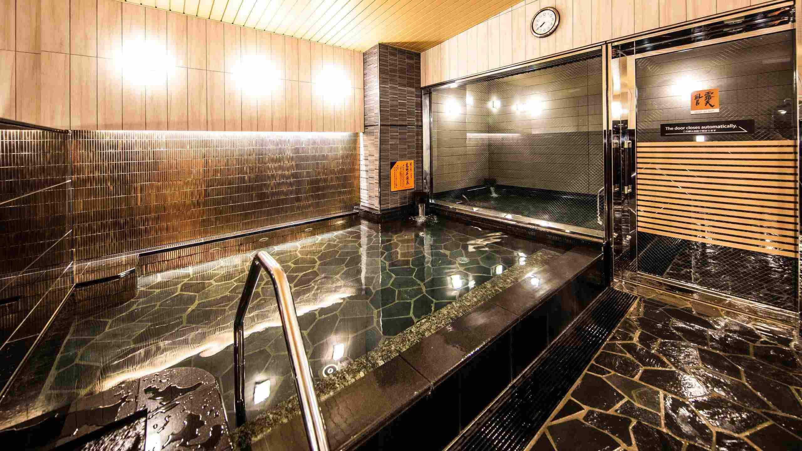 Large public bath (indoor bath)