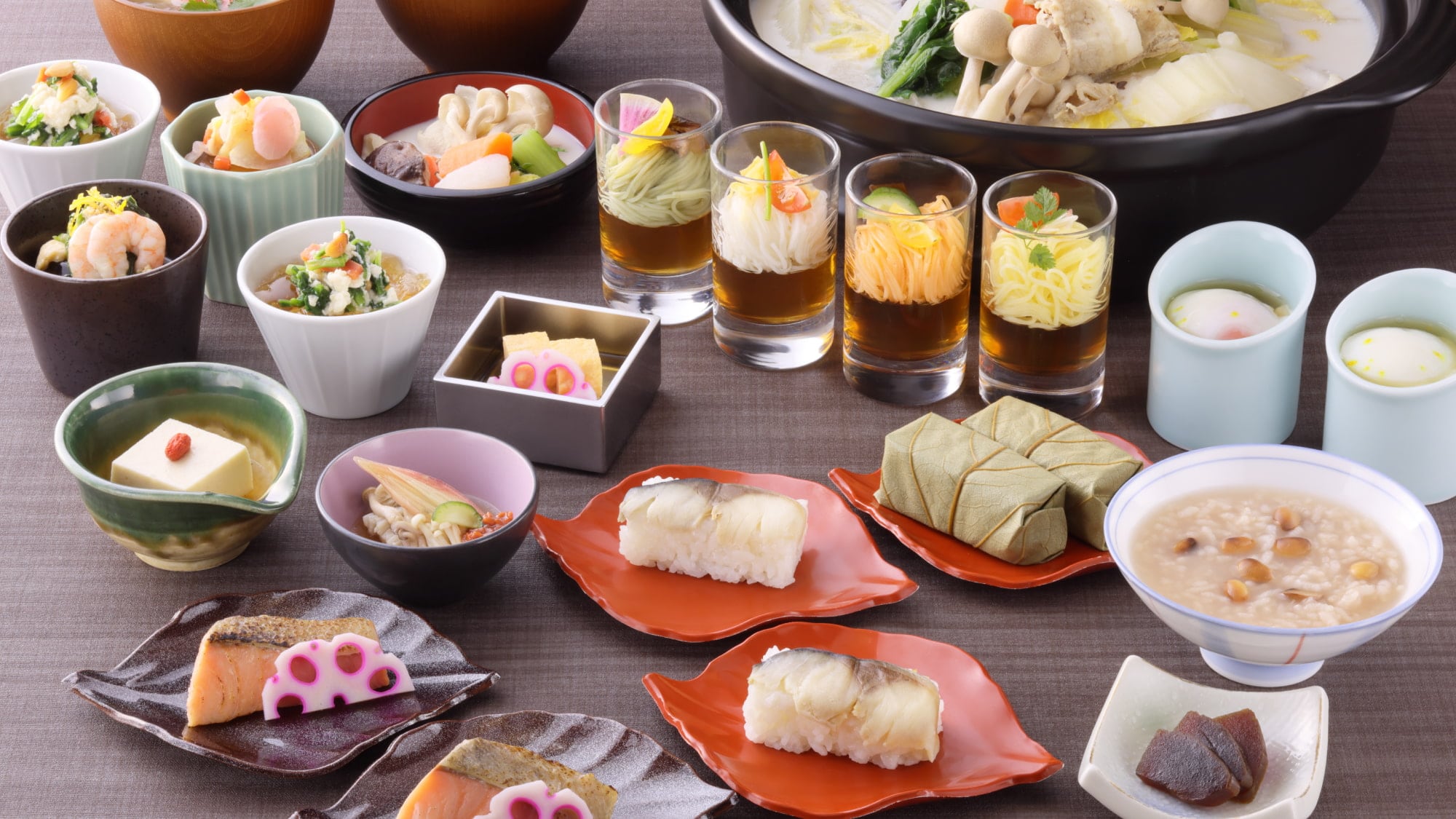 提供奈良名菜、興福寺監製的精進湯、酒糟湯等健康料理。