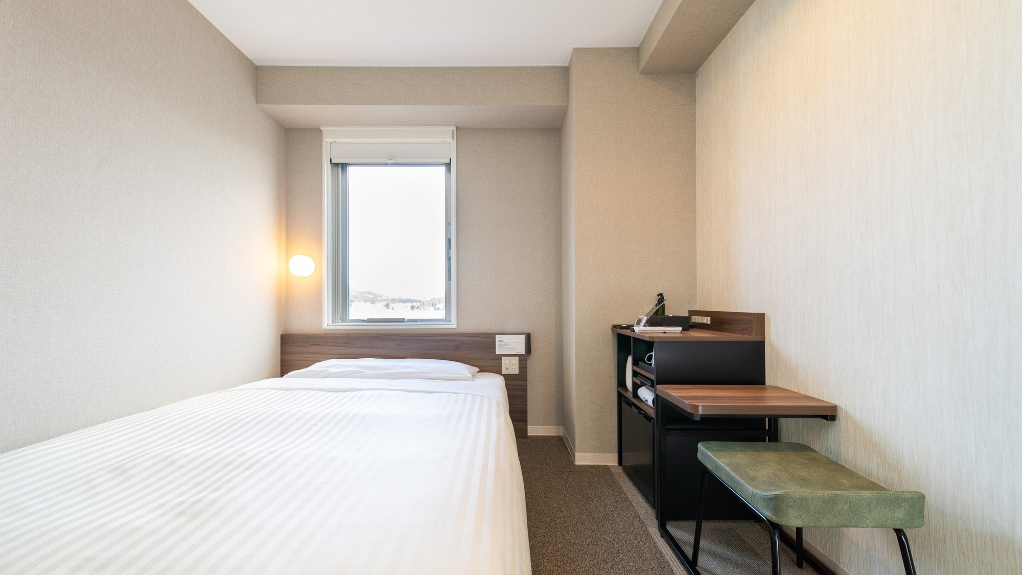 眠りを追及した150cm幅のワイドベッドと適度な硬さのマットでぐっすり